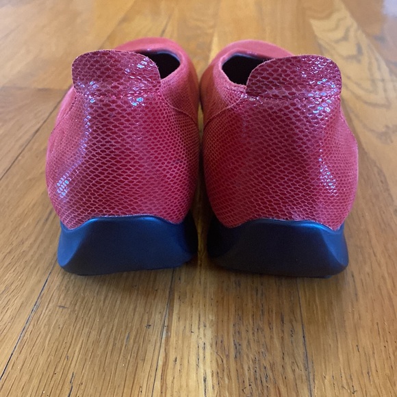 Wolky ballet reptile shimmer suede comfort red shoes 39/8 - Picture 3 of 8